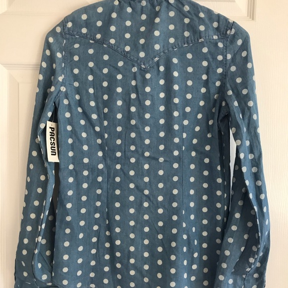 Color denim shirt. - Picture 4 of 6